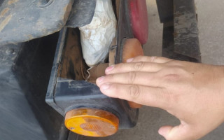 Os itens supostamente roubados estavam em um fundo falso em uma das setas do caminhão.
