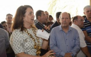 Senadora Kátia Abreu elogia Dimas durante em solenidade na Feirinha.