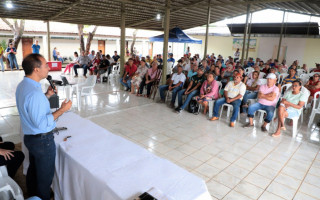 Prefeito Wagner Rodrigues apresenta projeto aos feirantes. 