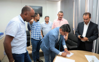 Prefeito foi recebido pelos deputados estaduais Jorge Frederico, Elenil da Penha, Olyntho Neto e Valderez 