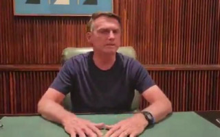 Em vídeo divulgado nas redes sociais, Bolsonaro pede que manifestantes desobstruam rodovias.