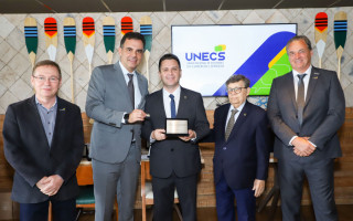 Tiago Dimas durante a homenagem entregue pela UNECS.