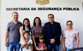 Secretário Wlademir Costa recebe família de homenageado e reforça importância do reconhecimento aos feitos policiais