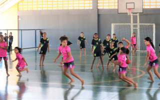 Mais de 120 alunos do Ensino Fundamental para as disputas de queimada feminina e futsal masculino sub-9 e sub-11