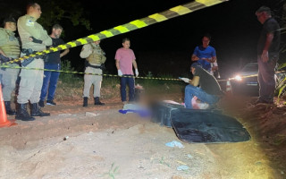 Vítima estava com a cabeça e os pés fora da mala e apresentava sinais de violência. 