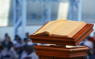 Leitura da Bíblia inteira em 80 horas ininterruptas é o objetivo do evento. 