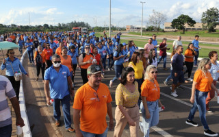 Em prol da ação, dezenas de pessoas se reuniram para a caminhada