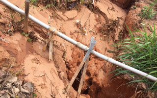 Cratera está no final da Av. Guaiba, já perto do acesso a Chácara Santa Rita