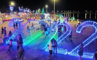 Iluminação de Natal na Via Lago em Araguaína 
