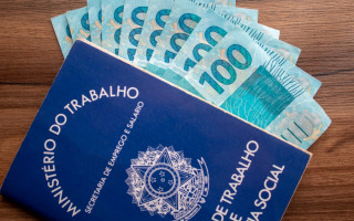 O reajuste promovido pelo atual presidente é o primeiro, em seus quatro anos de mandato, acima da inflação