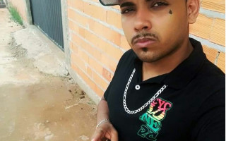 Jovem assassinado com vários tiros.