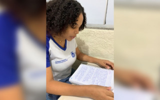 Mirely Nacimento é aluna do 3º ano do Ensino Médio no Colégio Estadual Guilherme Dourado. 