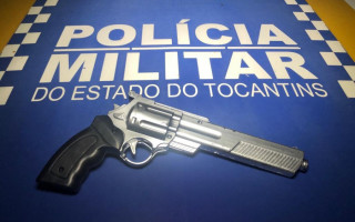 Simulacro de arma apreendido.