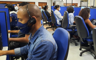 O atendimento ao Disque-Censo 137 conta com 120 agentes censitários de pesquisa por telefone 