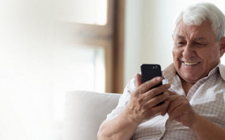 O processo de digitalização vem incluindo cada vez mais os idosos ao longo do tempo e a pandemia acelerou isso.