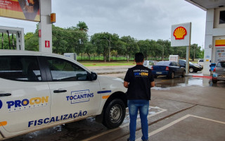 Equipe de fiscais do Procon estão atendendo denúncias de consumidores