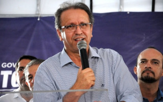 Governador Marcelo Miranda durante entrega de títulos em Araguaína.