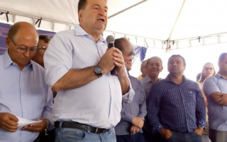 Deputado federal César Halum, durante entrega de títulos de imóveis em Araguaína.