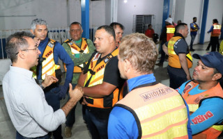 Prefeito de Araguaína Wagner Rodrigues em reunião com mototaxistas. 