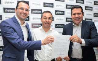 A cerimônia aconteceu na manhã desta segunda-feira (30) no gabinete do prefeito Wagner Rodrigues (SD).