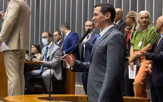 Alexandre Guimarães toma posse como deputado federal. 