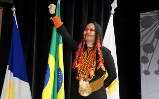 Narubia Silva Werreriá é ativista das causas dos povos originários e tradicionais, além de cantora, compositora, artista plástica, poetisa e produtora cultural.