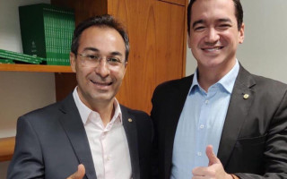 Deputado federal Alexandre Guimarães recebe prefeito Wagner Rodrigues. 