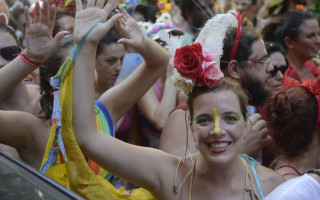 Lei criminaliza os atos de importunação sexual e divulgação de cenas de estupro, nudez, sexo e pornografia.