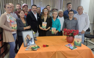 Escritora Fernanda Alcântara durante lançamento do livro 