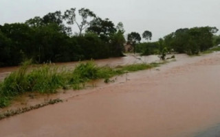 Água passou por cima da BR-226 no norte do Tocantins. 