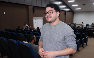  Temos uma população diversa e que ela precisa ser incluída, disse o escritor Cássio Cipriano