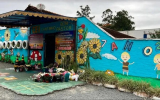 Crianças que morreram após o ataque a uma creche em Santa Catarina foram veladas em Blumenau. 