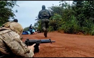 Policiais trocam tiros com bandidos que atacou Confresa (MT).