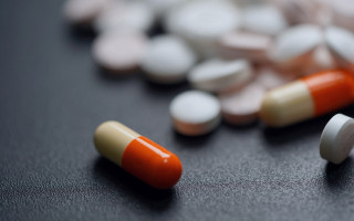 Denúncia ressalta que não há estudos sobre as consequências da ingestão dos medicamentos a longo prazo pelo ser humano.