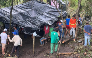 Integrantes do MST acampados às margens da BR-153 em Nova Olinda 