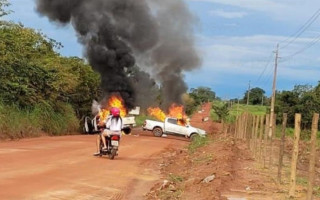 Veículos incendiados no ação criminosa 