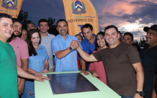 Wanderlei Barbosa, acompanhado do prefeito Moacir Oliveira, inaugurou em Rio dos Bois obras de quase R$ 3 milhões de reais.