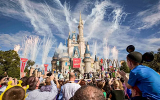 Segundo MPTO, acusado empreendeu viagem a Miami e à Disney, além de atender em consultório particular enquanto estava de licença remunerada.  