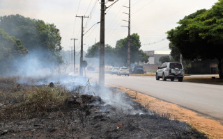 O maior desafio é a cultura de queimar lixo, materiais sem uso e lotes baldios nas áreas urbanas