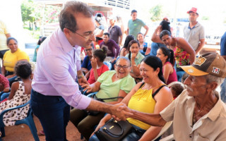 Prefeito Wagner Rodrigues no assentamento Rio Preto