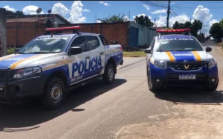 Políca Militar no local do crime. 