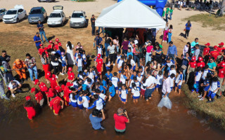 Soltura de alevinos na prainha lago azul em Araguaína.