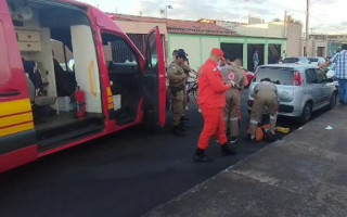 Vítima foi socorrida pelos Bombeiros e encaminhada para a UPA. 