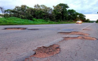 Rodovias estão em péssimas condições de trafegabilidade.