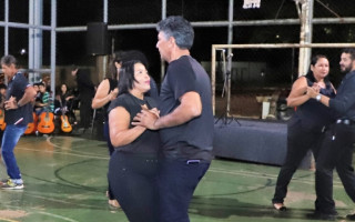 Recentemente, o casal assumiu o namoro e pretendem continuar participando das aulas.