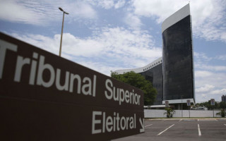 O tribunal abriu, nesta manhã, a terceira sessão para julgar a conduta de Bolsonaro durante reunião realizada com embaixadores.