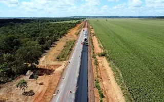 15 km já estão com a capa asfáltica em CBUQ implantada 