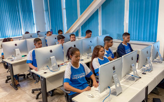 Os cursos são oferecidos tanto na modalidade presencial como semipresencial.