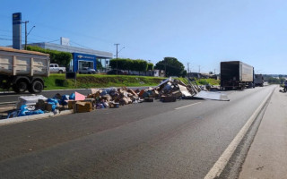 Acidente ocorreu na madrugada desta sexta-feira (14)