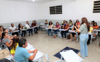 Em grupos, professores participaram de palestras e troca de experiências